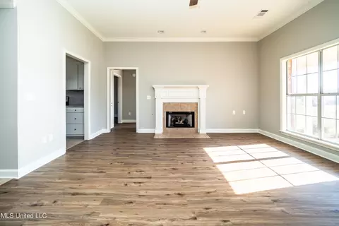 Living - 321 Big Oak Dr, Florence, MS 39073 photo 2 of 3