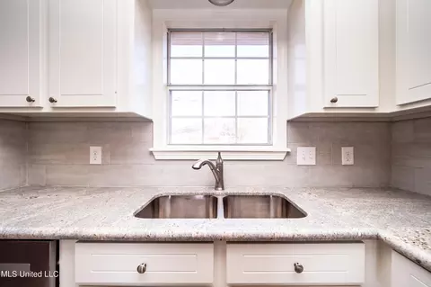 Kitchen - 321 Big Oak Dr, Florence, MS 39073 photo 4 of 4