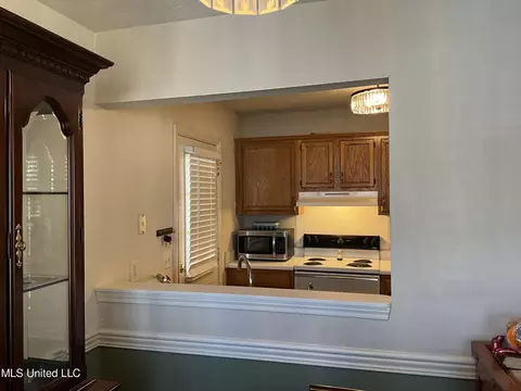 Kitchen - 229 Sunchase Dr, Brandon, MS 39042 photo 2 of 4