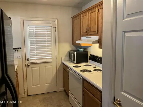 Kitchen - 229 Sunchase Dr, Brandon, MS 39042 photo 4 of 4