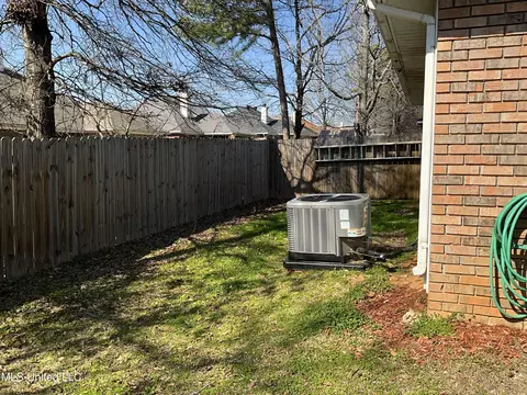 Exterior - 229 Sunchase Dr, Brandon, MS 39042 photo 2 of 5