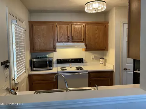 Kitchen - 229 Sunchase Dr, Brandon, MS 39042 photo 1 of 4