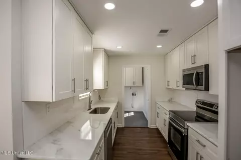 Kitchen - 2721 Itasca Dr, Nesbit, MS 38651 photo 1 of 3