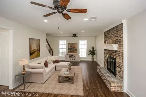 Living - 2721 Itasca Dr, Nesbit, MS 38651 photo 2 of 3