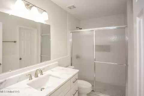 Bath - 2721 Itasca Dr, Nesbit, MS 38651 photo 1 of 4