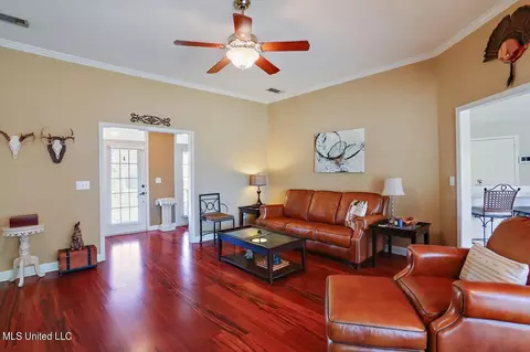 Living - 109 Spring Valley Dr, Brandon, MS 39047 photo 3 of 5