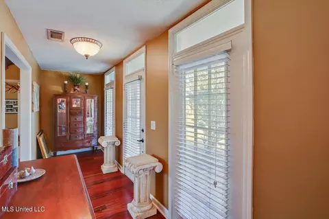 Entry Way - 109 Spring Valley Dr, Brandon, MS 39047 photo 1 of 2