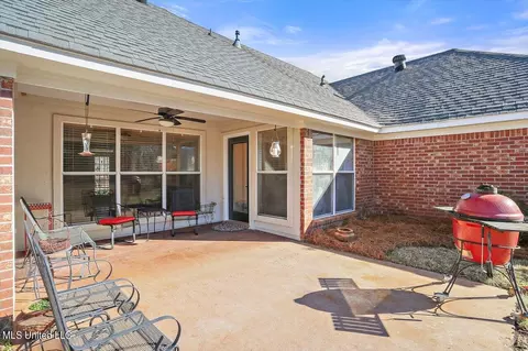 Exterior - 109 Spring Valley Dr, Brandon, MS 39047 photo 4 of 7