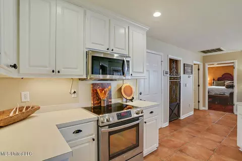 Kitchen - 109 Spring Valley Dr, Brandon, MS 39047 photo 1 of 2