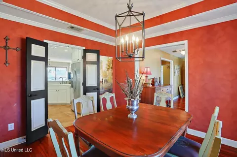 Dining - 109 Spring Valley Dr, Brandon, MS 39047 photo 4 of 4