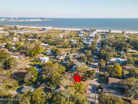 818 Woodward Ave, Gulfport, MS 39501