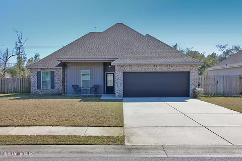 12851 Jackson Lee Dr, Ocean Springs, MS 39564