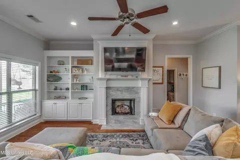 Living - 216 Buttonwood Ln, Canton, MS 39046 photo 4 of 5