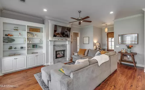 Living - 216 Buttonwood Ln, Canton, MS 39046 photo 1 of 5
