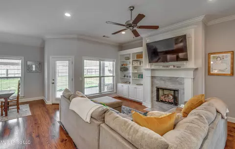 Living - 216 Buttonwood Ln, Canton, MS 39046 photo 3 of 5