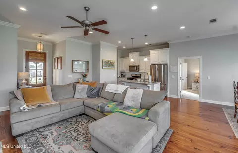 Living - 216 Buttonwood Ln, Canton, MS 39046 photo 5 of 5