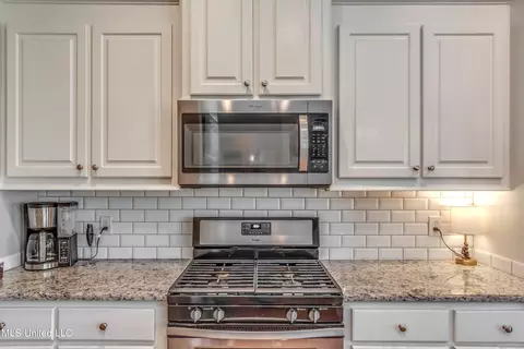 Kitchen - 216 Buttonwood Ln, Canton, MS 39046 photo 6 of 8