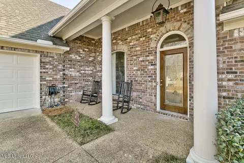Exterior - 206 Lighthouse Ln, Brandon, MS 39047 photo 3 of 5