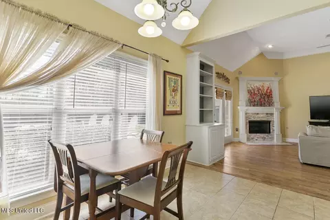 Dining - 206 Lighthouse Ln, Brandon, MS 39047 photo 3 of 3
