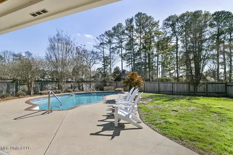 Exterior - 206 Lighthouse Ln, Brandon, MS 39047 photo 4 of 5