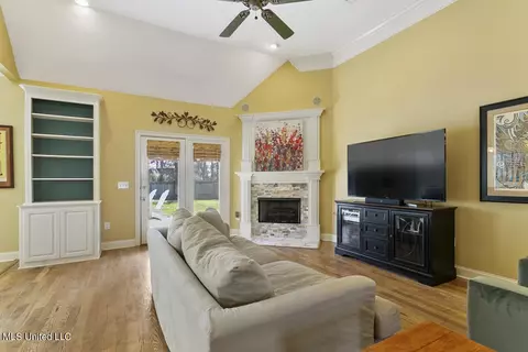 Living - 206 Lighthouse Ln, Brandon, MS 39047 photo 1 of 2