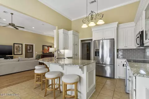 Kitchen - 206 Lighthouse Ln, Brandon, MS 39047 photo 3 of 5