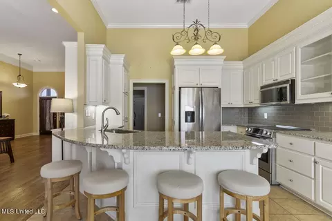 Kitchen - 206 Lighthouse Ln, Brandon, MS 39047 photo 2 of 5