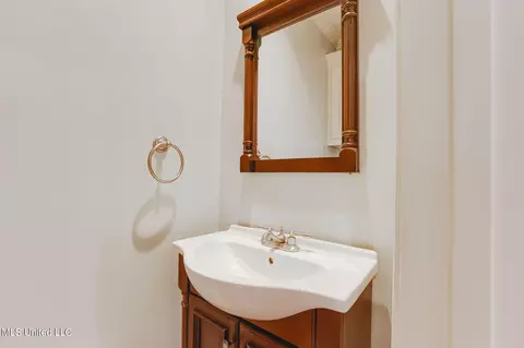 Bath - 105 Cedar Green Cove Cv, Canton, MS 39046 photo 1 of 4