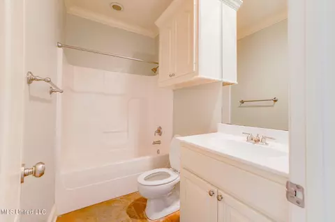 Bath - 105 Cedar Green Cove Cv, Canton, MS 39046 photo 4 of 4
