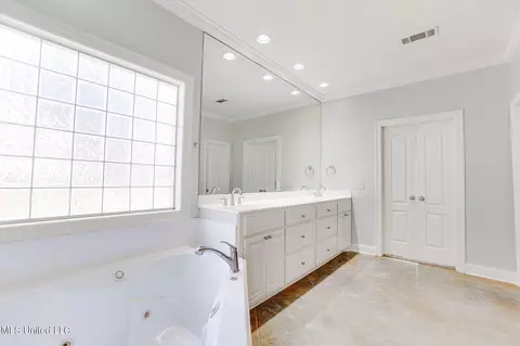 Bath - 105 Cedar Green Cove Cv, Canton, MS 39046 photo 3 of 4