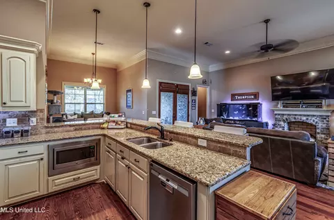 Kitchen - 406 Winterfield Way, Brandon, MS 39042 photo 3 of 6