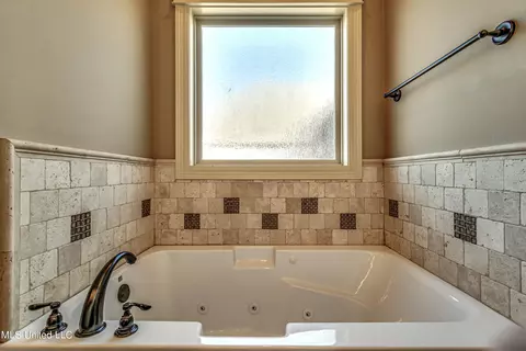 Bath - 406 Winterfield Way, Brandon, MS 39042 photo 4 of 6