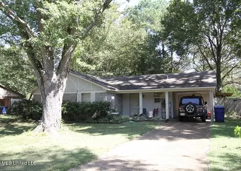 5728 Cherokee Dr, Horn Lake, MS 38637