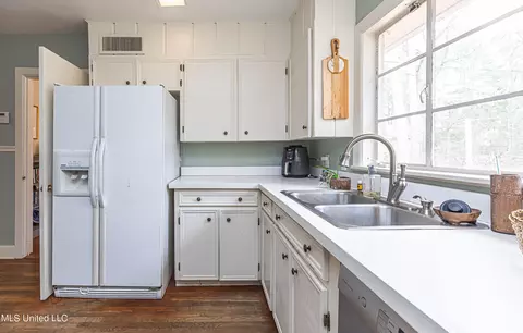Kitchen - 4466 E Ridge Dr, Jackson, MS 39211 photo 6 of 6