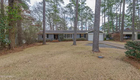 Exterior - 4466 E Ridge Dr, Jackson, MS 39211 photo 6 of 9