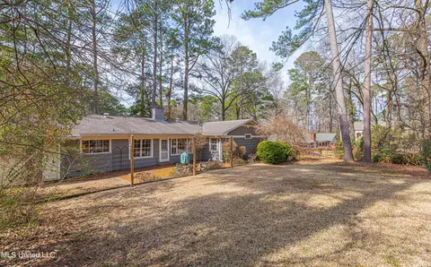 Exterior - 4466 E Ridge Dr, Jackson, MS 39211 photo 8 of 9