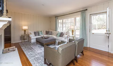 Living - 4466 E Ridge Dr, Jackson, MS 39211 photo 7 of 7