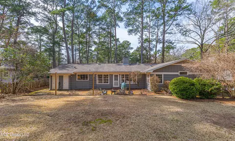 Exterior - 4466 E Ridge Dr, Jackson, MS 39211 photo 3 of 9