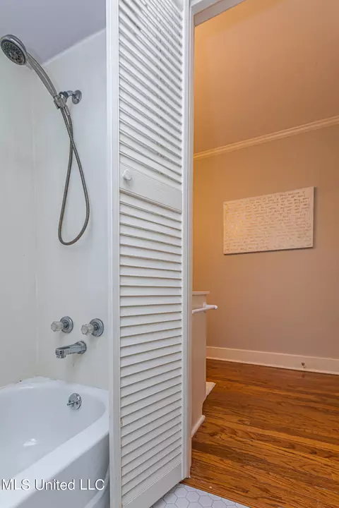 Bath - 4466 E Ridge Dr, Jackson, MS 39211 photo 6 of 6