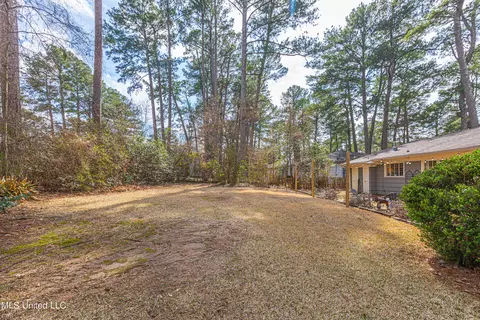 Exterior - 4466 E Ridge Dr, Jackson, MS 39211 photo 9 of 9