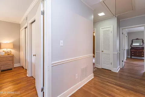 Entry Way - 4466 E Ridge Dr, Jackson, MS 39211 photo 5 of 5