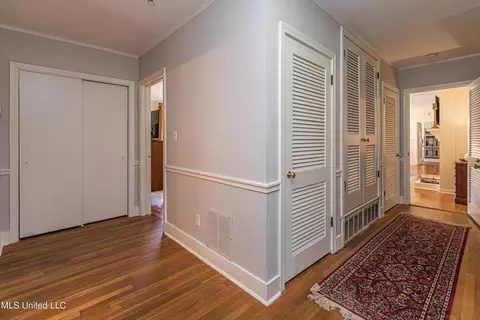 Entry Way - 4466 E Ridge Dr, Jackson, MS 39211 photo 3 of 5