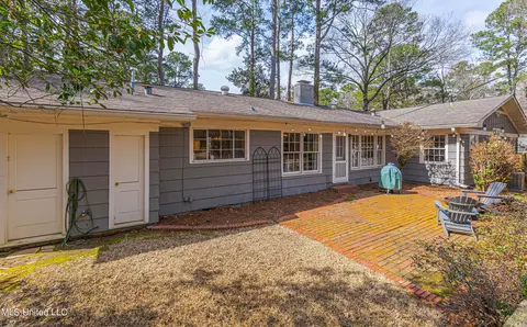 Exterior - 4466 E Ridge Dr, Jackson, MS 39211 photo 5 of 9