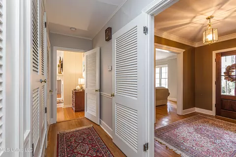 Entry Way - 4466 E Ridge Dr, Jackson, MS 39211 photo 2 of 5
