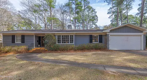 Exterior - 4466 E Ridge Dr, Jackson, MS 39211 photo 4 of 9