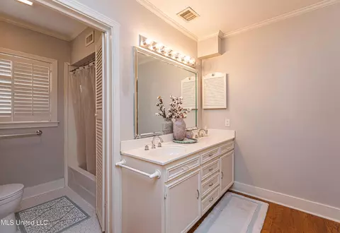 Bath - 4466 E Ridge Dr, Jackson, MS 39211 photo 5 of 6