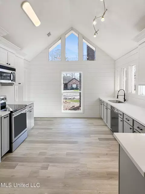 Kitchen - 225 Haddon Cir, Brandon, MS 39047 photo 1 of 3