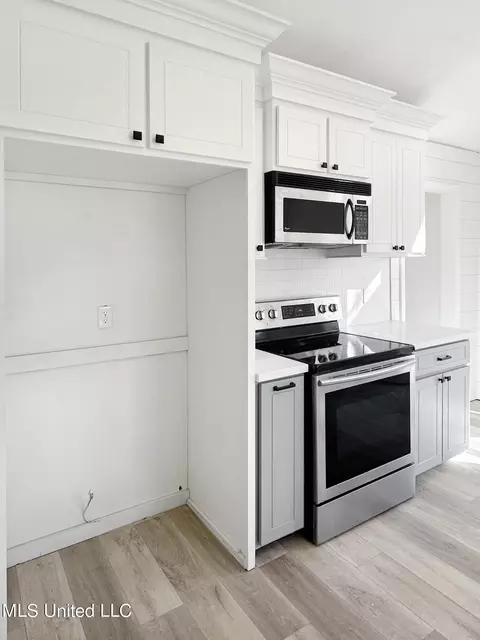 Kitchen - 225 Haddon Cir, Brandon, MS 39047 photo 3 of 3