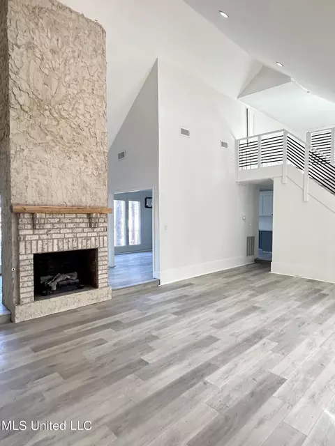 Living - 225 Haddon Cir, Brandon, MS 39047 photo 1 of 2