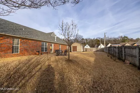 Exterior - 6171 E Sandbourne, Olive Branch, MS 38654 photo 4 of 8